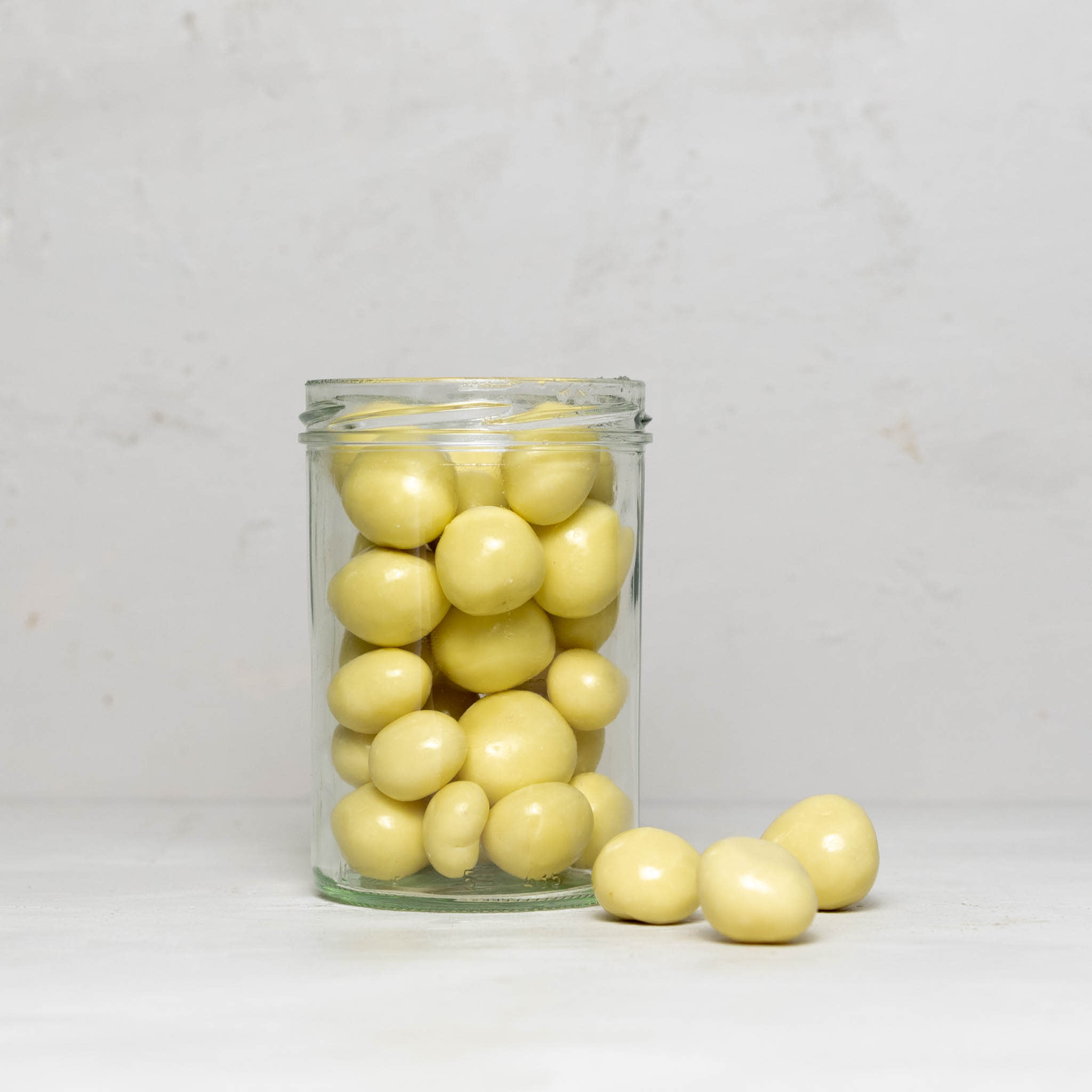 Himbeeren in weisser Schokolade im Glas